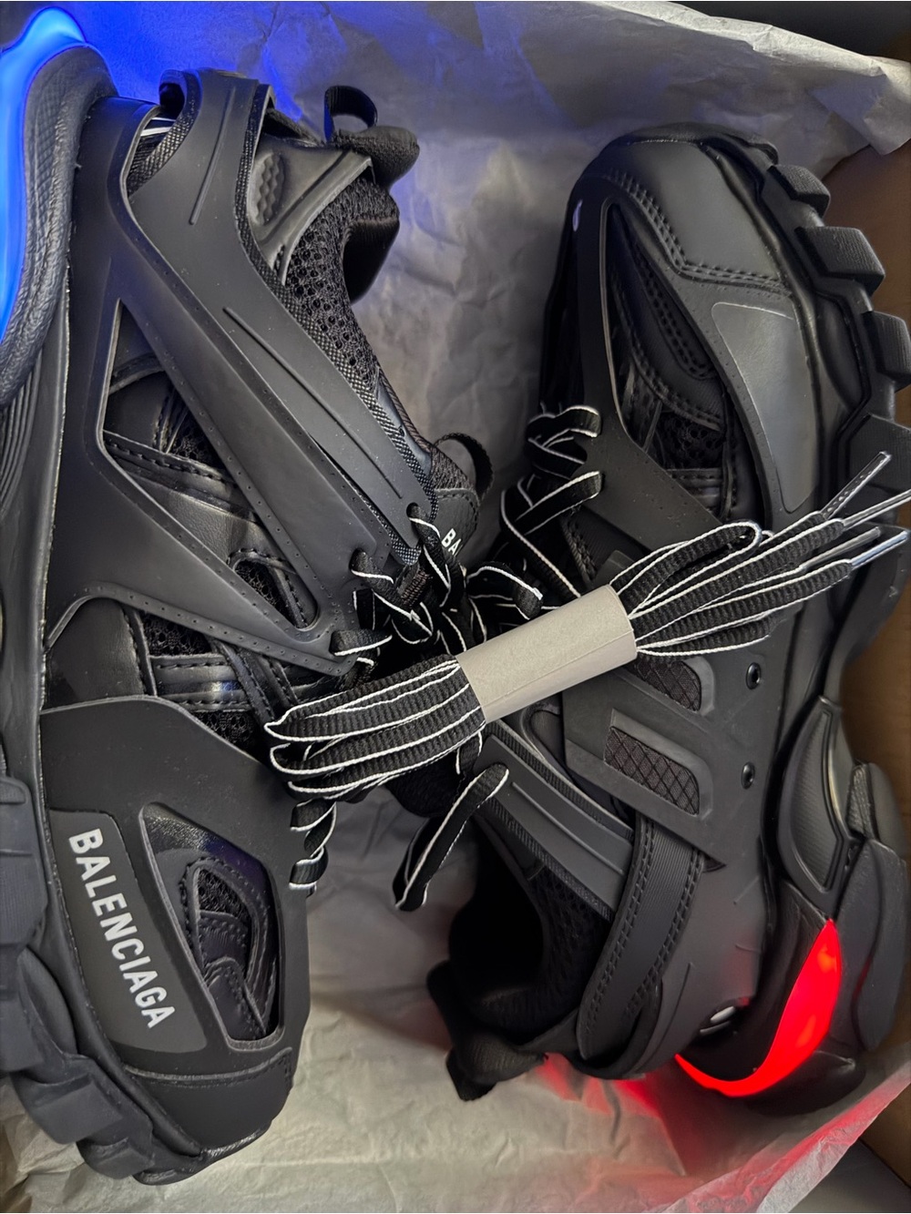 Men's All-Black Track-Style Sneakers - Picture 5 of 5